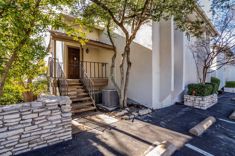 Virtual tour of 6910 Hart LN Unit #601