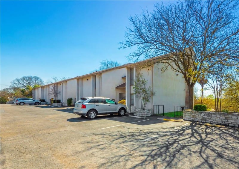 Virtual tour of 6910 Hart LN Unit #608