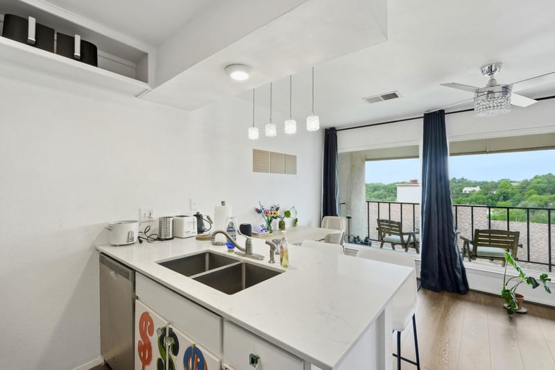 Virtual tour of 6910 Hart LN Unit #912