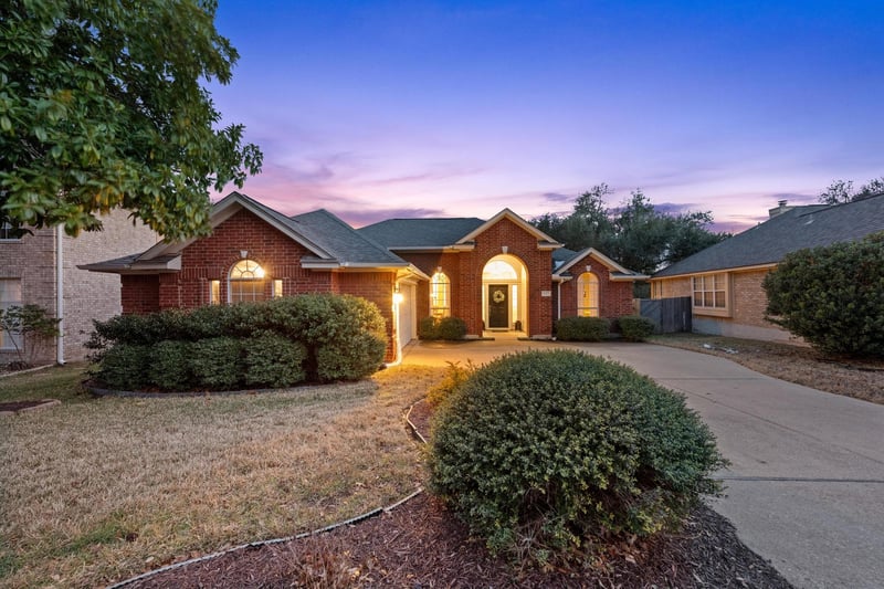 Virtual tour of 6925 Auckland Dr