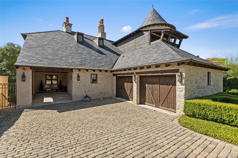 Virtual tour of 6932 Cielo Azul Pass