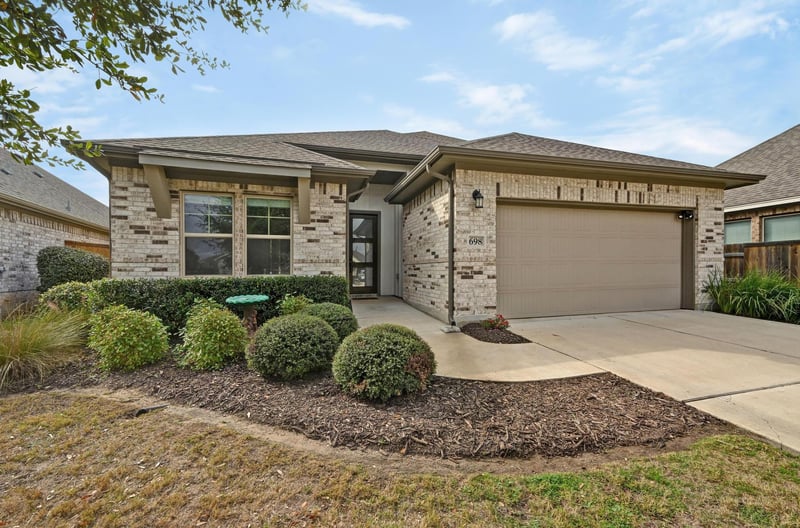 Virtual tour of 698 Coyote Creek Way