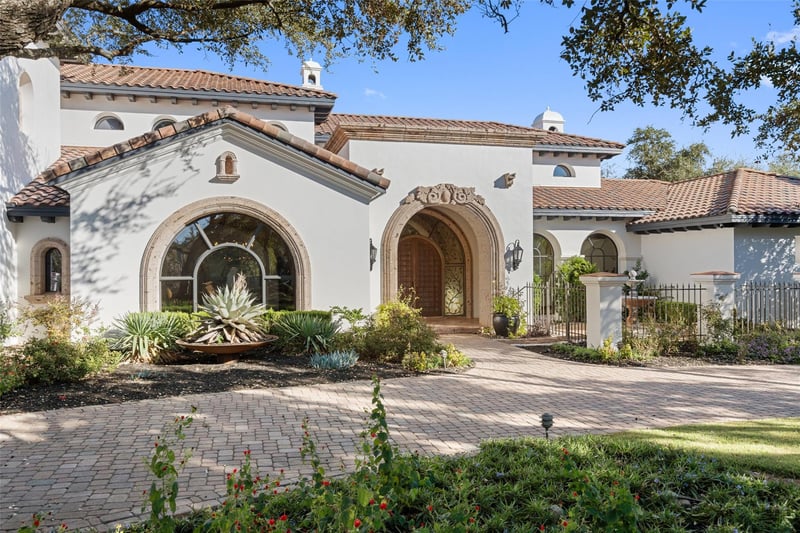 Virtual tour of 700 Brandon WAY