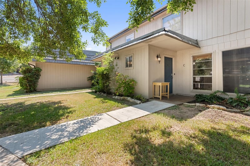 Virtual tour of 700 Castle Ridge Rd Unit #C