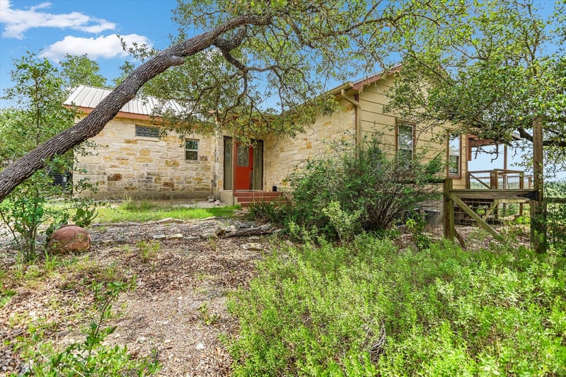 Virtual tour of 700 Cliffside Rd
