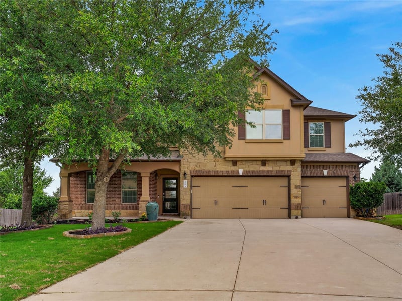 Virtual tour of 700 Ledge Stone DR