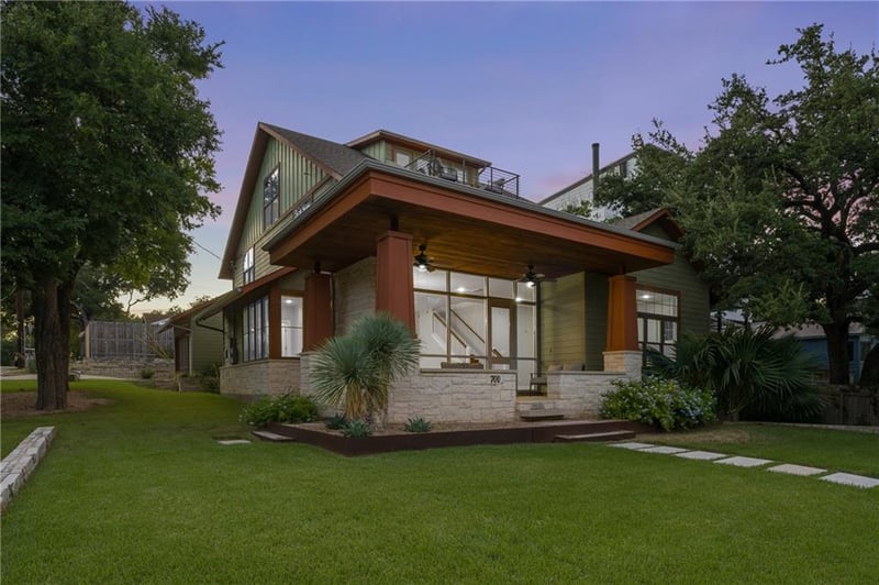 Virtual tour of 700 Upson ST