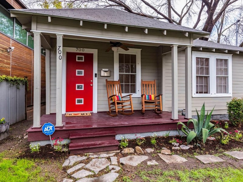 Virtual tour of 700 W Live Oak St Unit #2