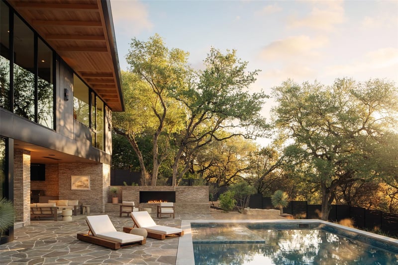 Virtual tour of 7001 Oak Shores DR