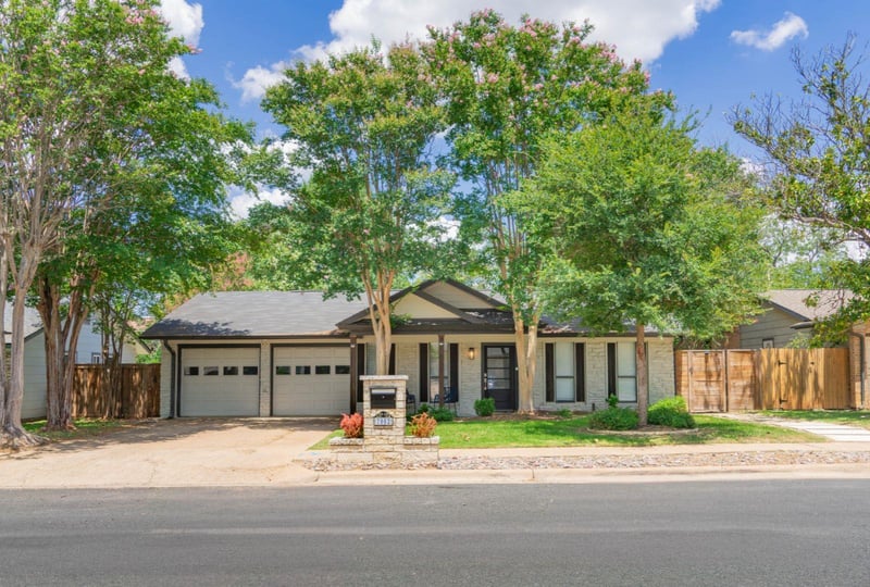 Virtual tour of 7002 Whispering Oaks DR