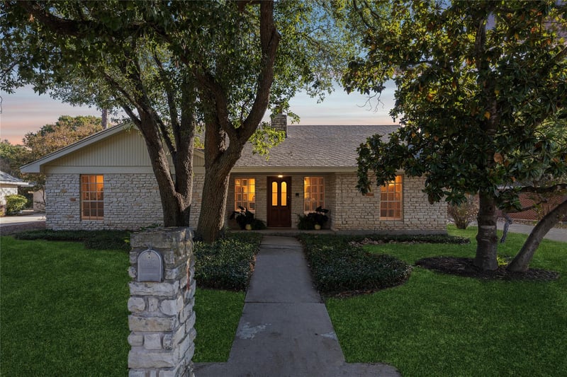 Virtual tour of 7005 Bent Oak CIR
