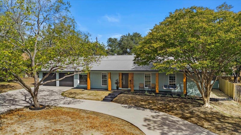 Virtual tour of 7006 Whispering Creek Dr
