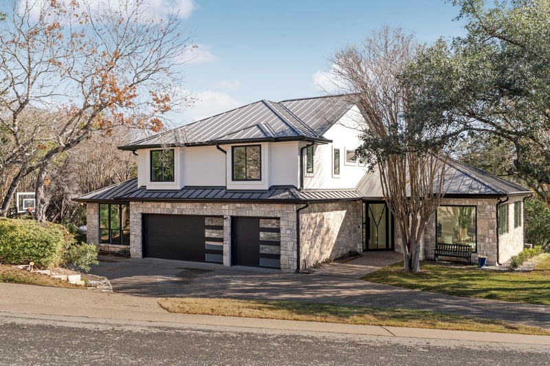 Virtual tour of 701 Furlong Dr