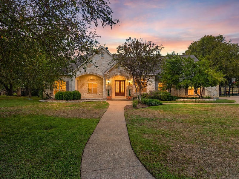 Virtual tour of 701 Highland Spring Ln