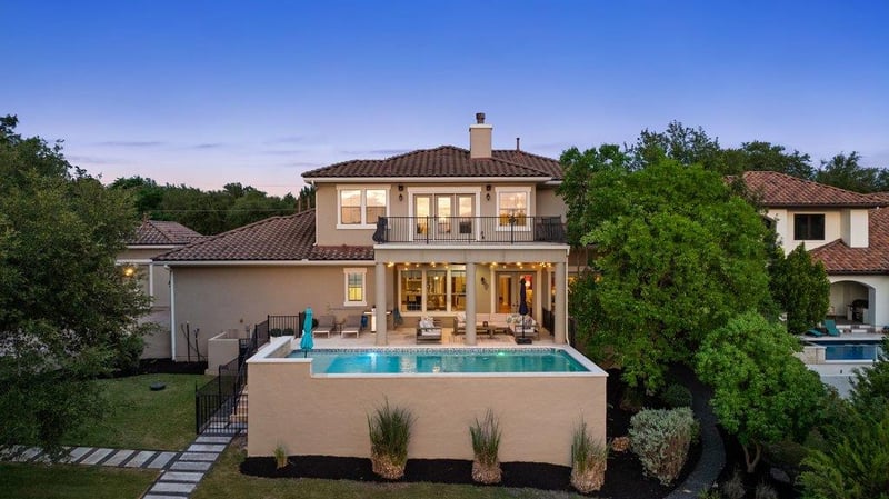 Virtual tour of 701 Hurst Creek RD