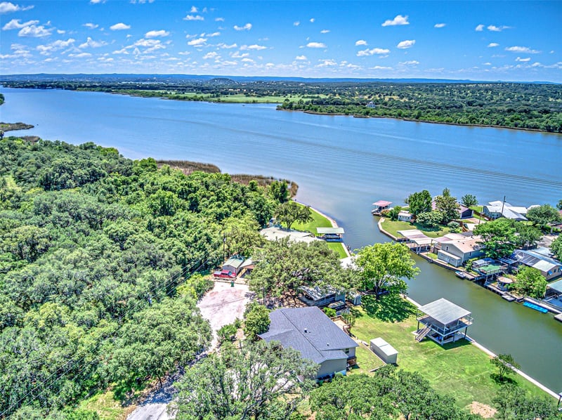 Virtual tour of 702 Liveoak Rd