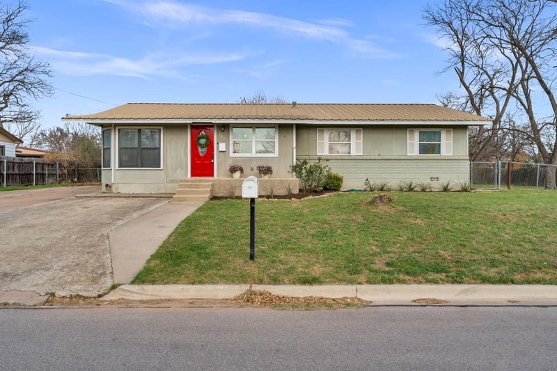 Virtual tour of 703 N Pierce St