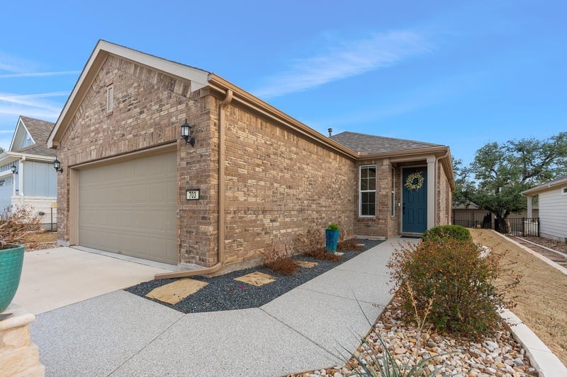 Virtual tour of 703 Saratoga LN
