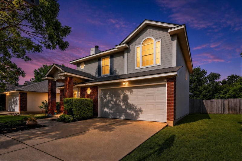 Virtual tour of 703 Sparkling Brook LN