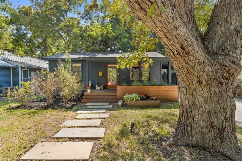 Virtual tour of 703 W Johanna ST