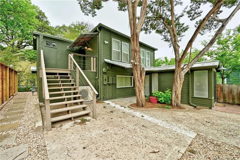 Virtual tour of 704 Cumberland RD Unit #2