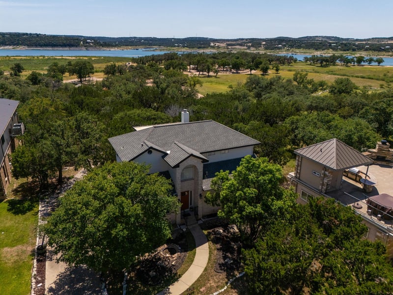 Virtual tour of 704 Deckhouse DR
