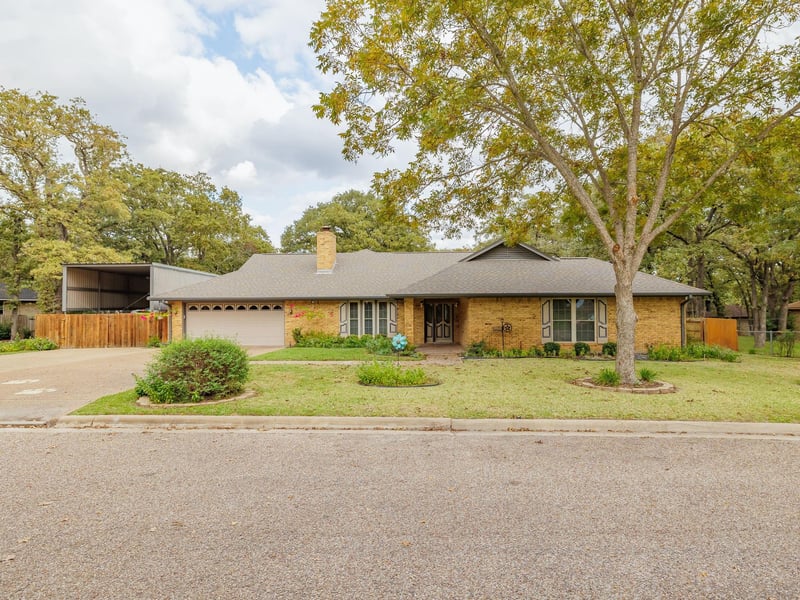 Virtual tour of 704 Enfield RD
