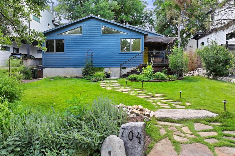 Virtual tour of 704 Upson ST