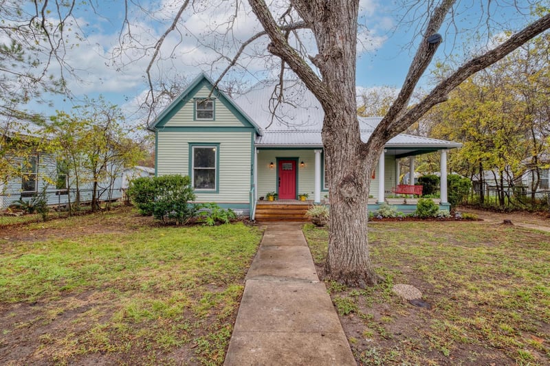 Virtual tour of 705  Hudgins St