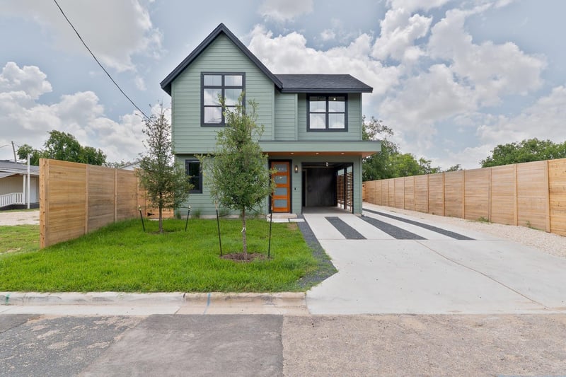 Virtual tour of 705 Short Kemp St Unit #1