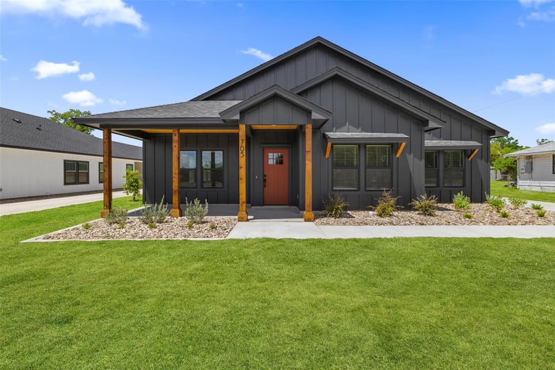 Virtual tour of 705 Sloan St