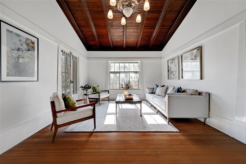 Virtual tour of 706 Oakland Ave