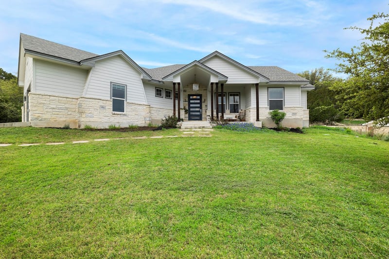 Virtual tour of 706 Stow DR