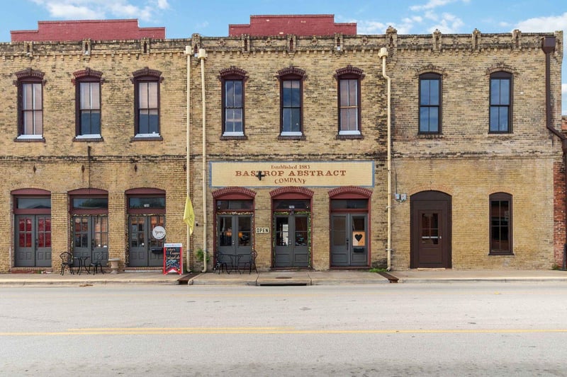 Virtual tour of 707 Chestnut ST