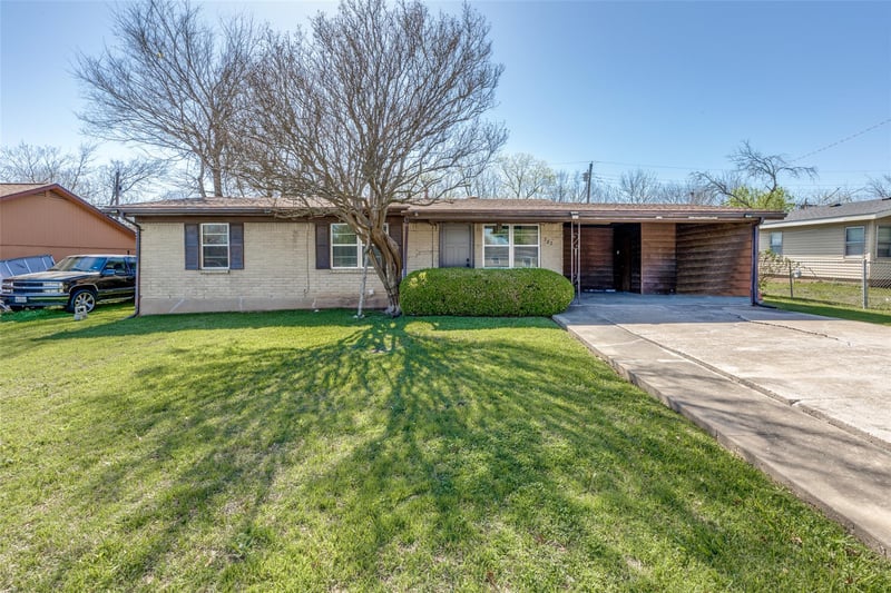 Virtual tour of 707 Debus Dr