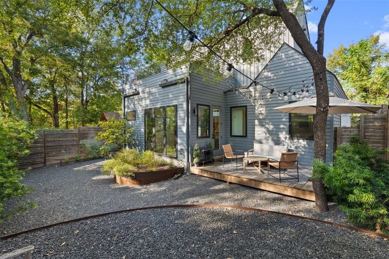 Virtual tour of 707 E Live Oak St Unit #2