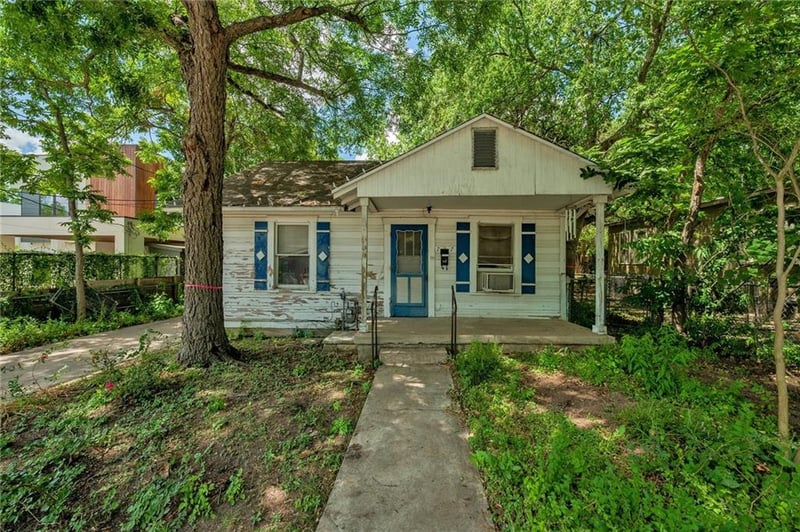 Virtual tour of 707 W Monroe ST