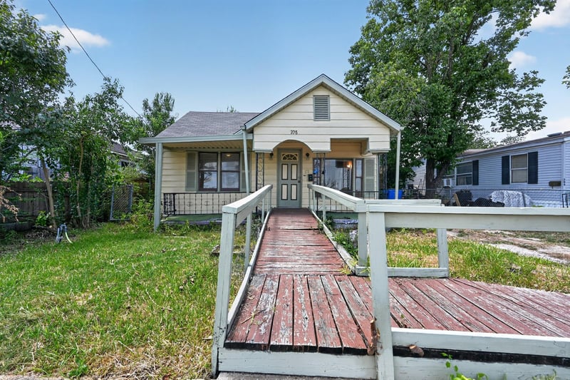 Virtual tour of 708 Booth ST