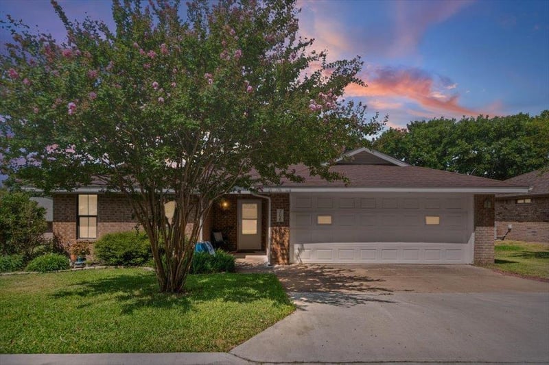 Virtual tour of 708 Cottonwood DR