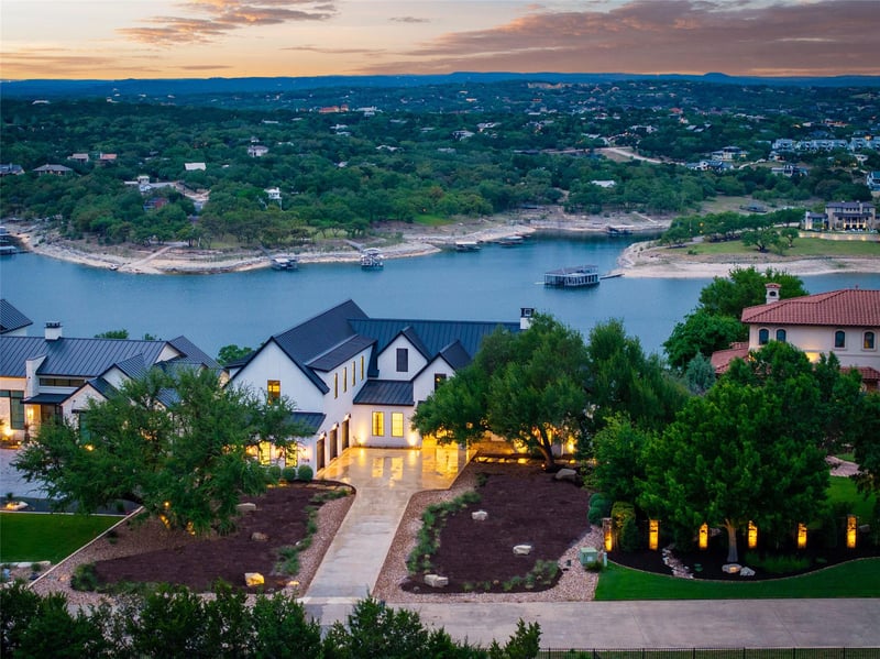 Virtual tour of 708 Watercliffe Dr