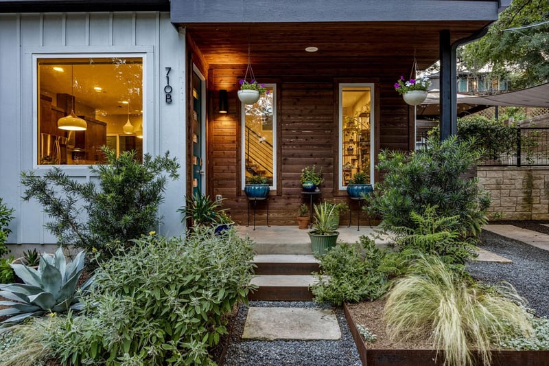 Virtual tour of 710 Augusta Ave Unit #B