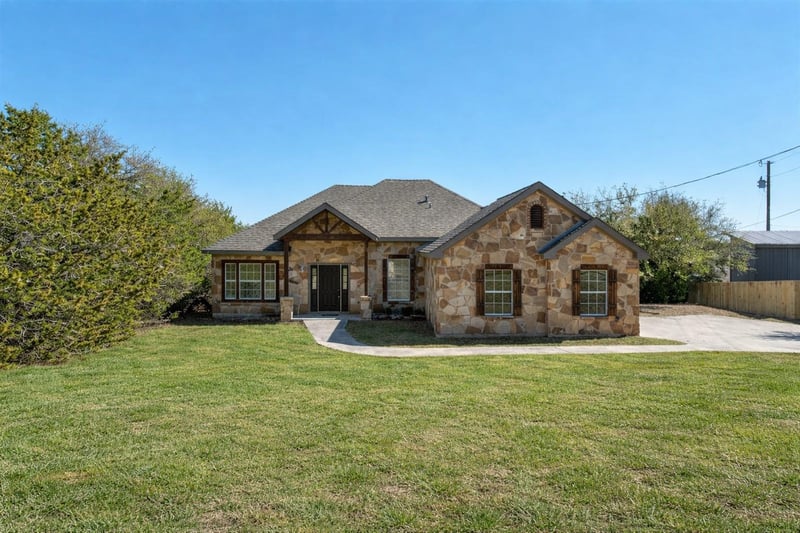 Virtual tour of 710 Deer Creek Cir