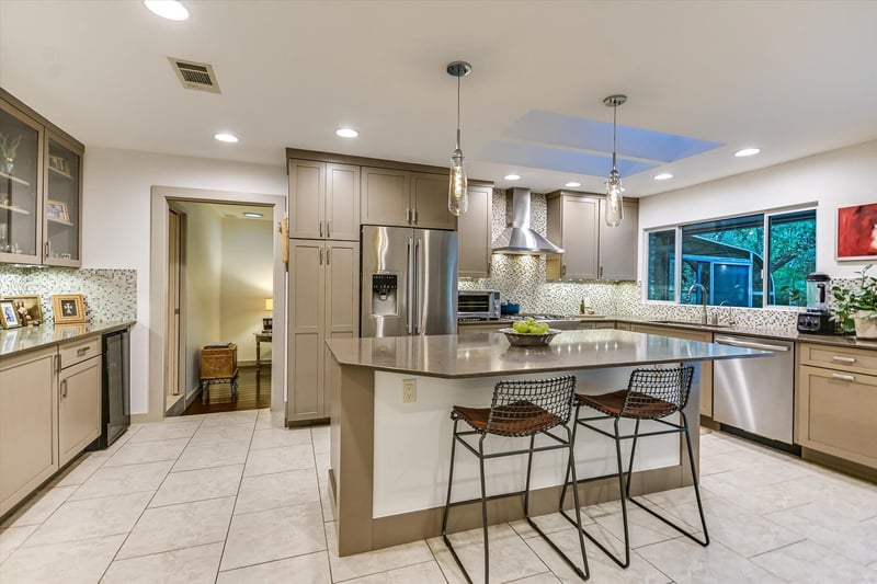 Virtual tour of 7101 Sungate Dr