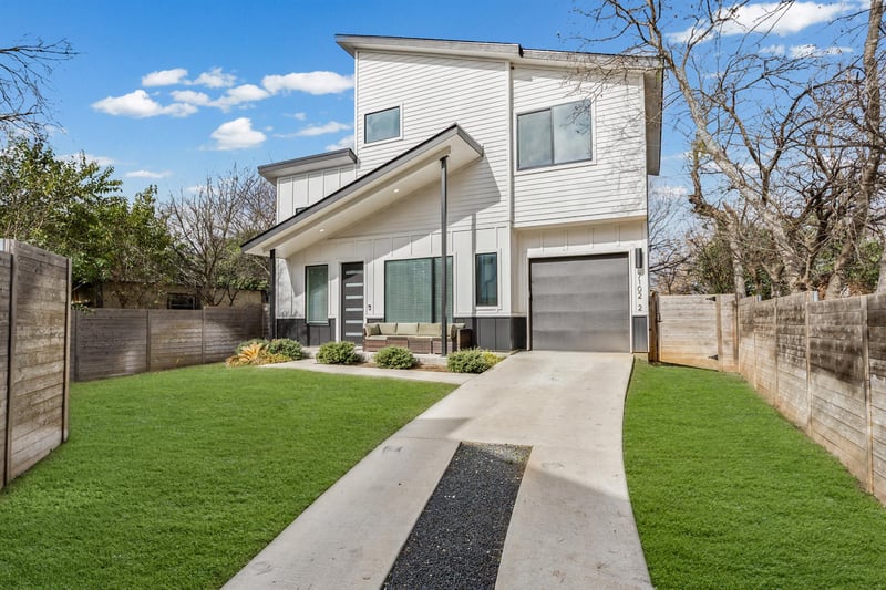 Virtual tour of 7102 Providence Ave Unit #2
