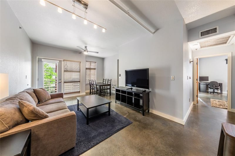 Virtual tour of 711 W 26th St Unit #301