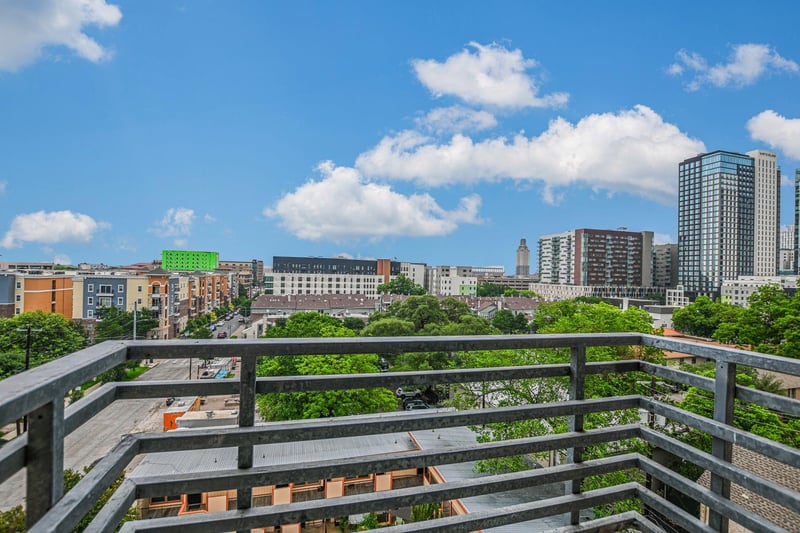 Virtual tour of 711 W 26th ST Unit #702