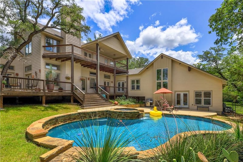Virtual tour of 7111 Oak Shores DR