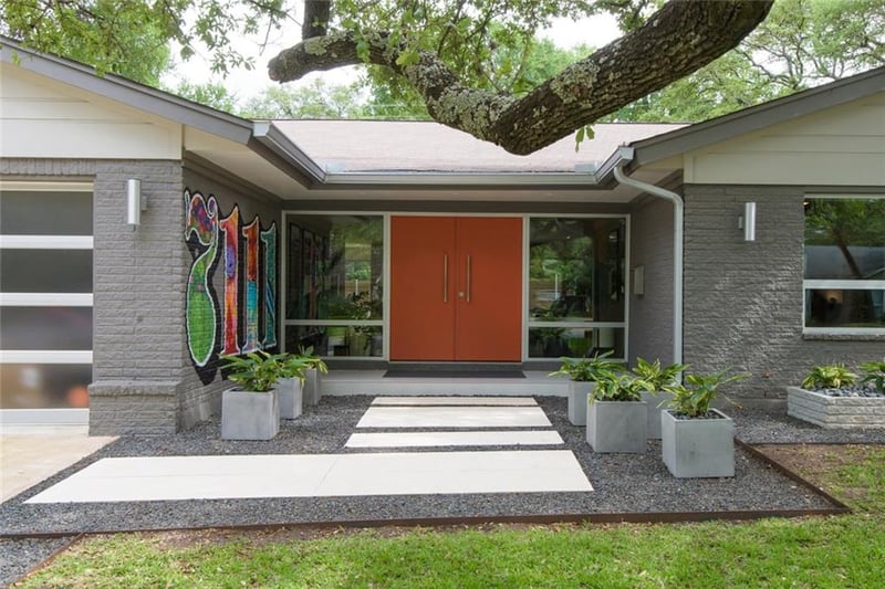 Virtual tour of 7111 Spurlock Dr