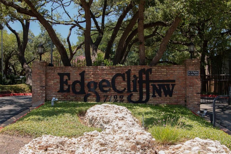 Virtual tour of 7122 Wood Hollow DR Unit #80