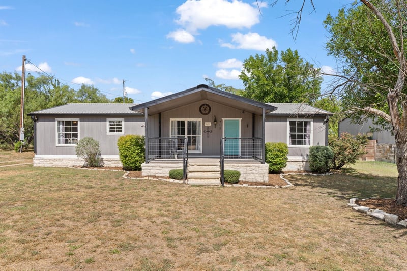 Virtual tour of 713 Blackburn LN